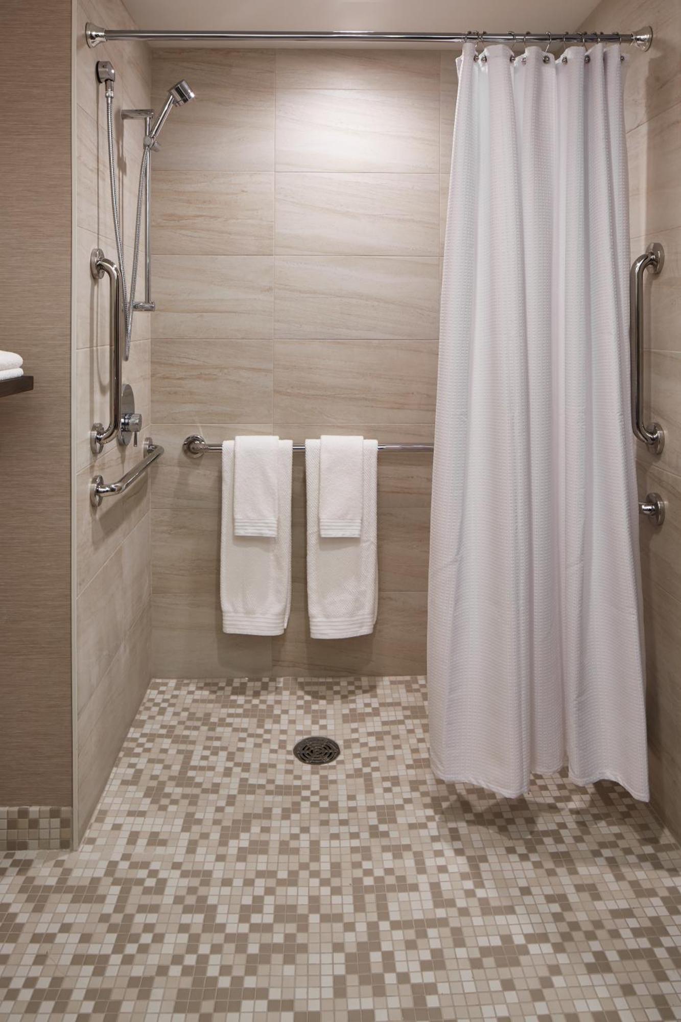 The Del Monte Lodge Renaissance Rochester Hotel & Spa Esterno foto