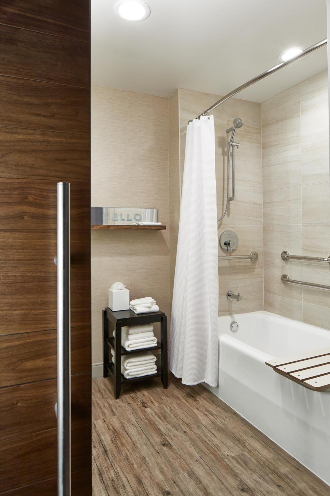 The Del Monte Lodge Renaissance Rochester Hotel & Spa Esterno foto