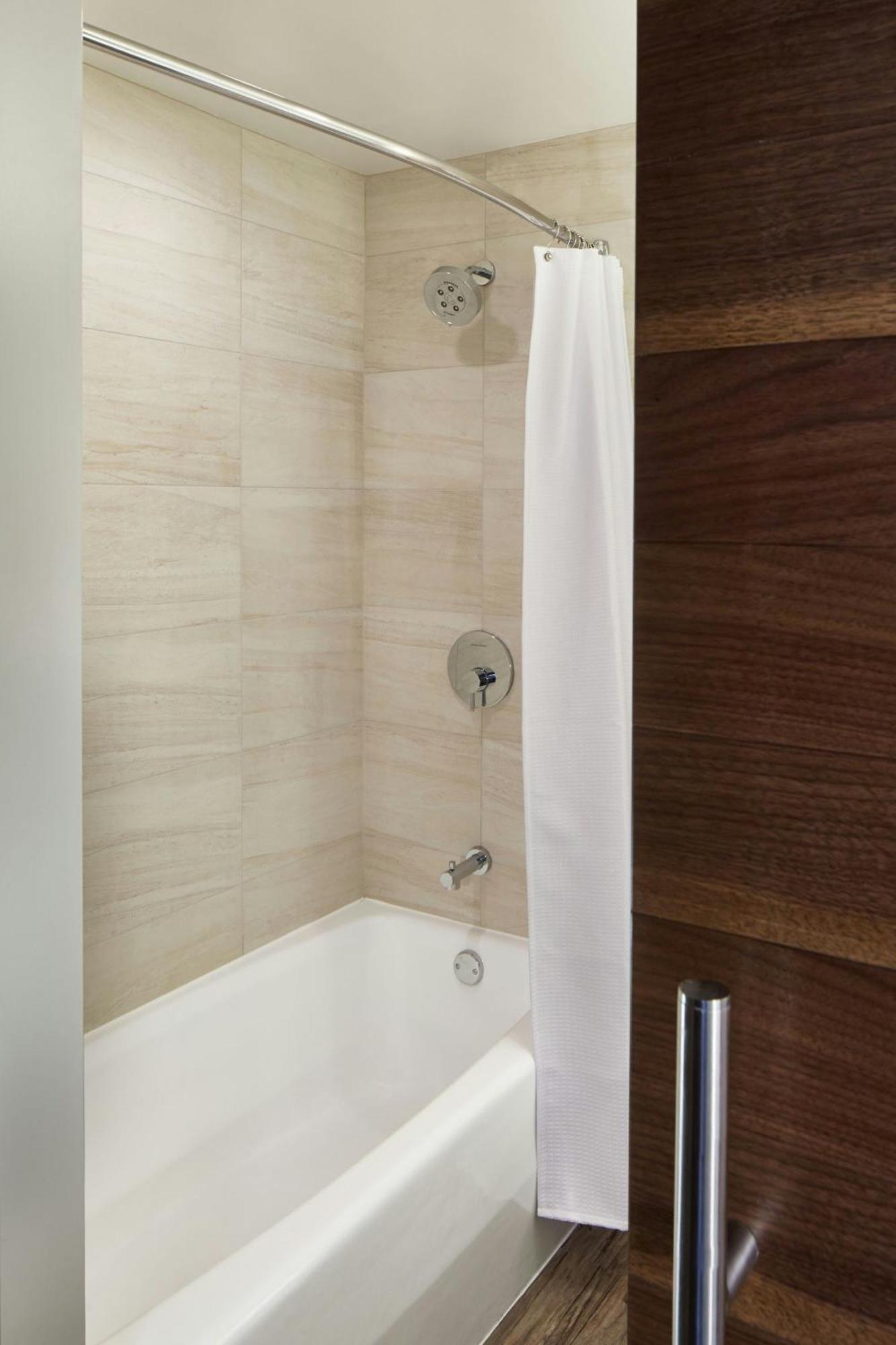 The Del Monte Lodge Renaissance Rochester Hotel & Spa Esterno foto