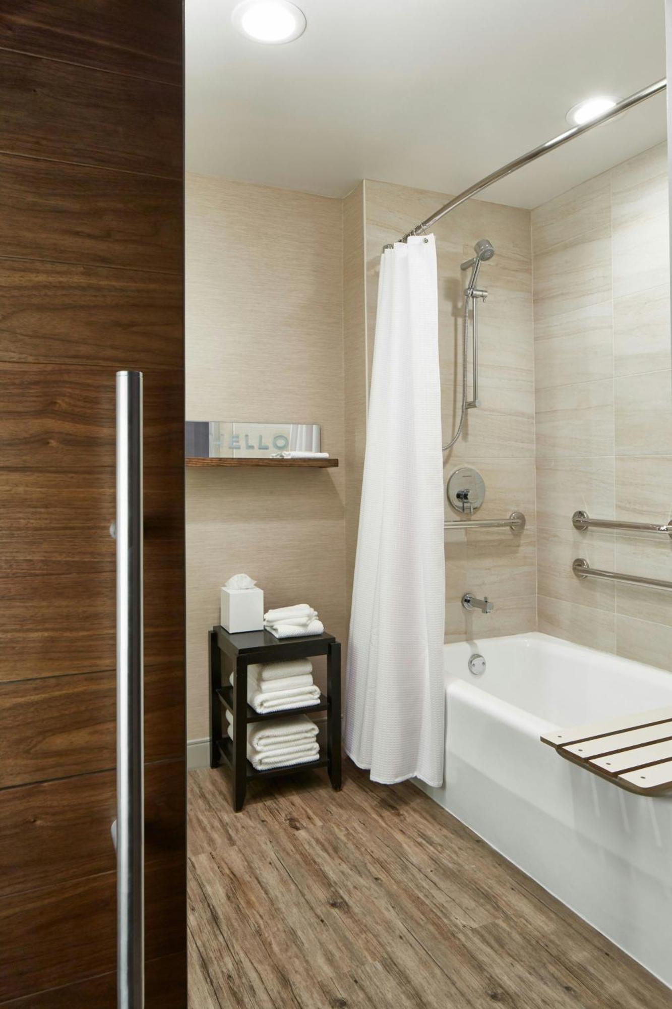The Del Monte Lodge Renaissance Rochester Hotel & Spa Esterno foto